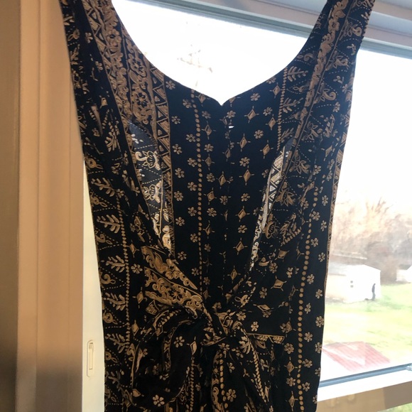 Beautiful, formal, Pleated pantsuit!  Open back with straps to tie in back. - Picture 7 of 8